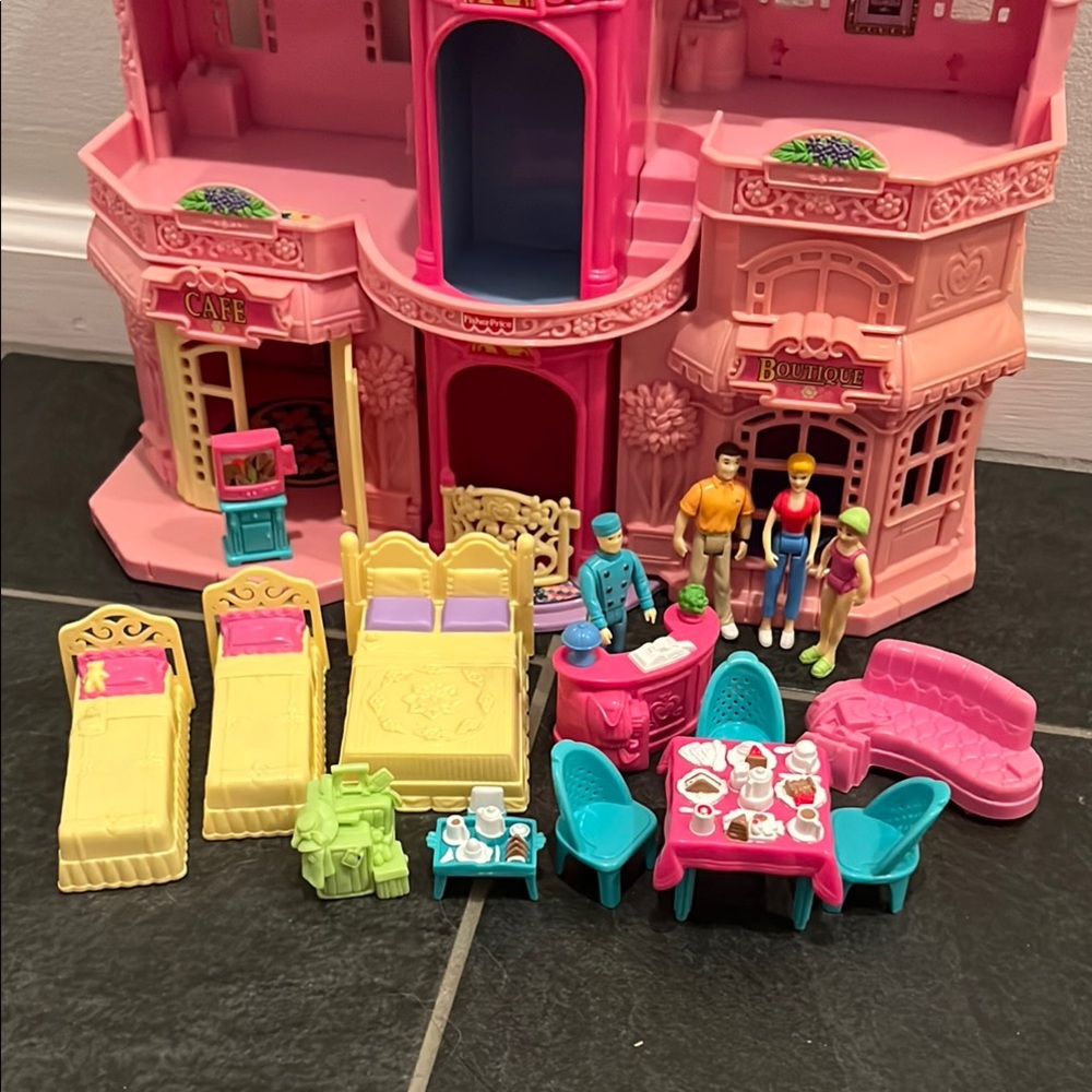 COPY - Fisher Price Sweet Streets Hotel with dolls and accessories - Picture 6 of 8